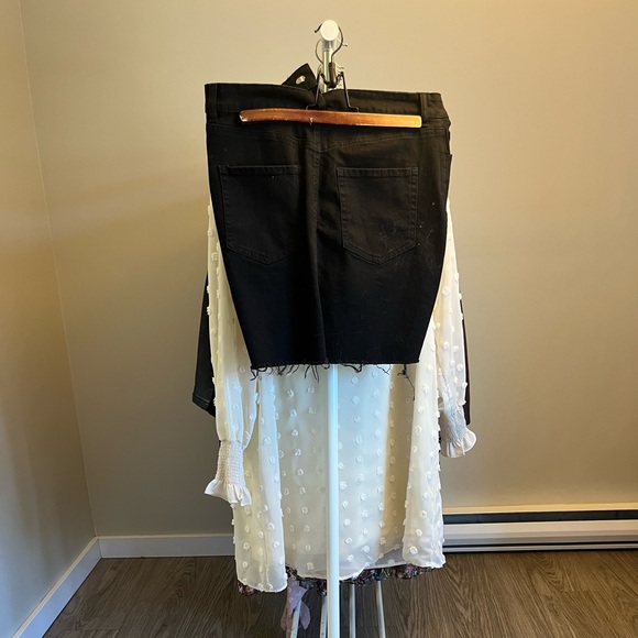 Dynamite Jean Mini Skirt (size M) - Picture 2 of 2